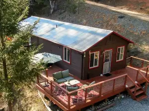 Poker Bar Farms-Trinity Cabin in the Woods w/ Hot Tub