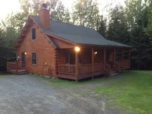 Entire private beautifuly fully appointed  log cabin with Shared Lake Frontage.