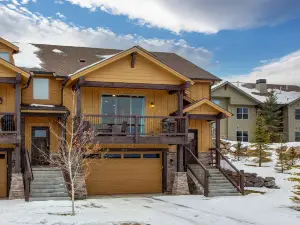 Panoramic Mountain Views and Private Hot Tub - Stunning Mountain Retreat