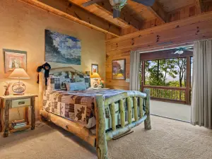 Stunning Mountain Views and Hot Tub - Charming Rustic Retreat