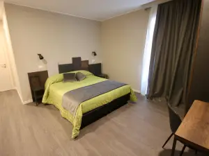 Pove 2.4 Hotel