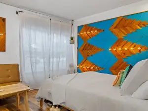 Cozy Corner Unit with Riversides Hot Tubs - Charming Mountainside Haven