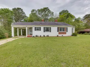 Cozy Tuskegee Home - 20 Mi to Auburn University!