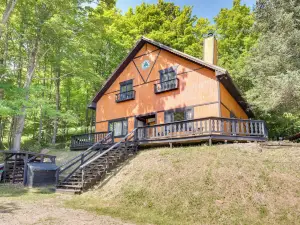 Outdoor Lovers Paradise Slope-View Cabin!