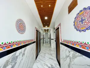 Tirupati Palace-near Mahakaleswar Temple