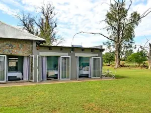 Buffalo Thorn Tree Lodge