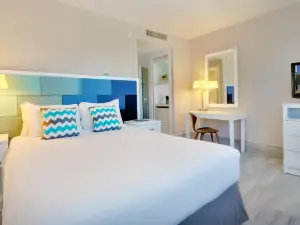 The Wave Hotel Condado