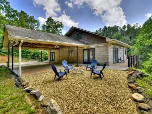 The Chariot - Creek Front with HotTub, Fire Pits, Billiards, EV Charger - Sandalwood Stays