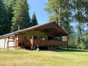 Private 2-Acre Retreat w/ Mtn Views, Walk to River