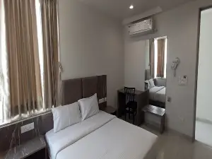 Hotel Jay Palace Inn