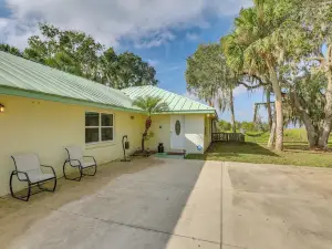 On Lake Istokpoga Lorida Home with Lanai!
