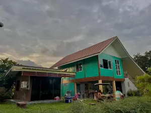โฮมสเตย์ บ้านพักริมภูเขา ติดทุ่งนา สนามหญ้าส่วนตัว