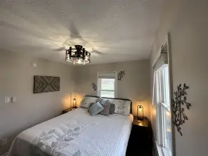 Perfect spot!Martinsville's Beautiful Leaves,IU Football to Indy nightlife!