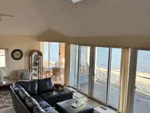 Condo in world class Leelanau Peninsula, Suttons Bay Beach Condo