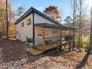 Jaw-Dropping Luxury Couples Cabin in the heart of the Red River Gorge!