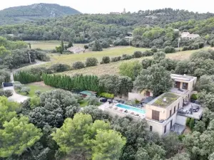 Contemporary villa in Le Barroux overlooking Mont Ventoux