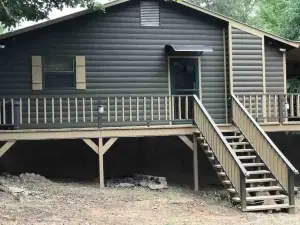 Large Riverfront family cabin. Within minutes of Diamond Mine and lake