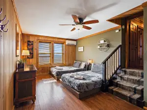 Mountain Home with Long Range Views