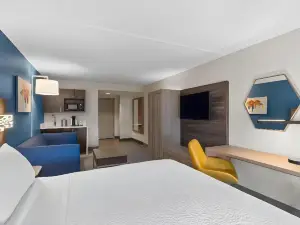 Holiday Inn Express & Suites Danbury - I-84
