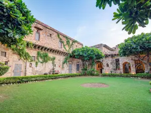 達迪卡爾堡，阿爾瓦爾