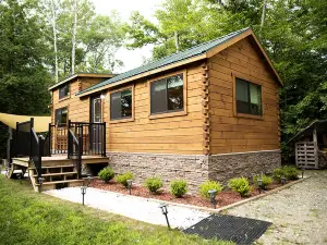 Incredible Modern Tiny Log Cabin near the Ammonoosuc River for a Romantic Getaway in New Hampshire
