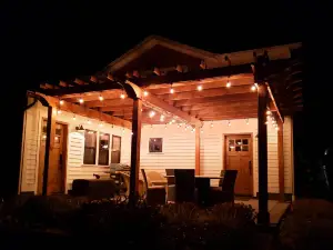 Castle Rock Cottage - Walk to Town!