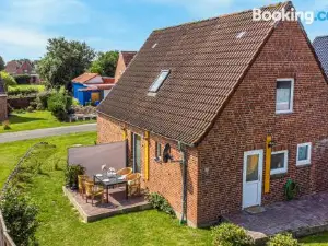 Stunning Home in Friedrichskoog with 3 Bedrooms, Sauna and Wifi