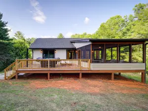 Bakersville Sanctuary w/ Stunning Scenery, Hot Tub