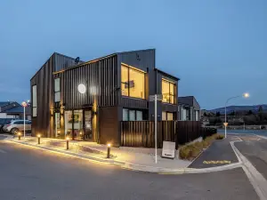 Alpine Junction Townhouse Apartments, Lodge & Hotel