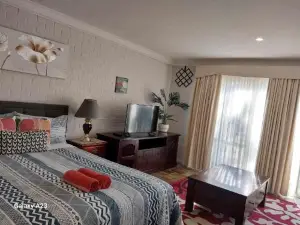 Sweet Home by the Golf Course