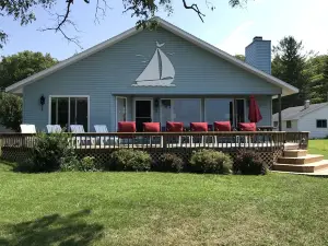 Waterfront Vacation Home Directly on Hubbard Lake - East Shore