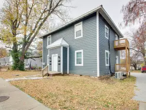 Cozy Missouri Escape w/ Balcony, Near Colleges!
