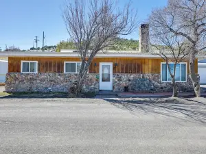 8 Mi to Hiking Home with Patio in Dtwn Pioche