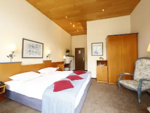 โรงแรมคาร์ล นอส