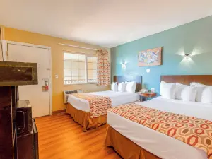 Hotel Avenida - Oceanside Camp Pendleton