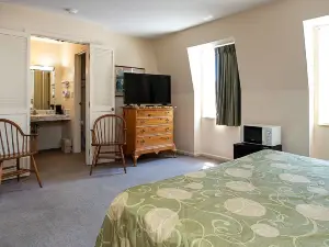 Country Squire Inn and Suites