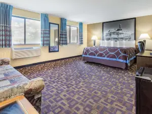 Super 8 by Wyndham Decorah