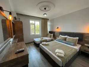 Seven City Hotel
