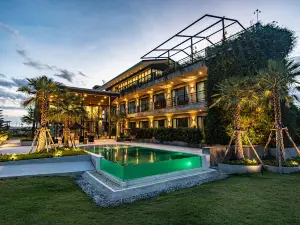The River Palm Resort