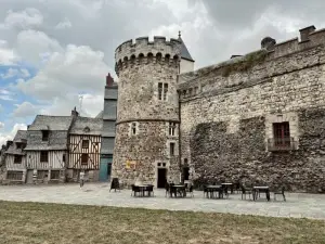 Les Suites de la Tour d'Embas
