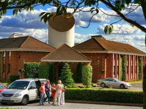 Damon’s Hotel