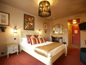 The Bruce Hotel