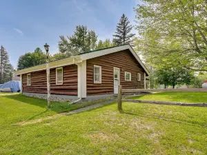 Gladwin Lakefront Cottage w/ Deck, Grill!