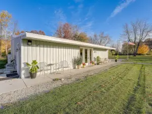 Pet-Friendly White Pigeon Apartment w/ Fire Pit!