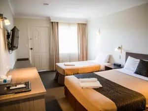 Lilac City Motor Inn & Steakhouse
