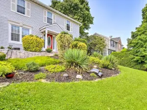 Bel Air Apartment w/ Pool ~ 2 Mi to Main St