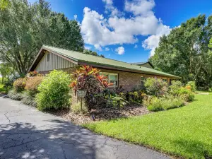 Lakefront Frostproof Vacation Rental w/ Beach!