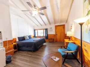 Yardarm Motel