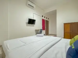 Urbanview Hotel Maharani Garut