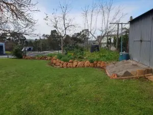 Walnut Cottage - 2 bedroom pet friendly country cottage